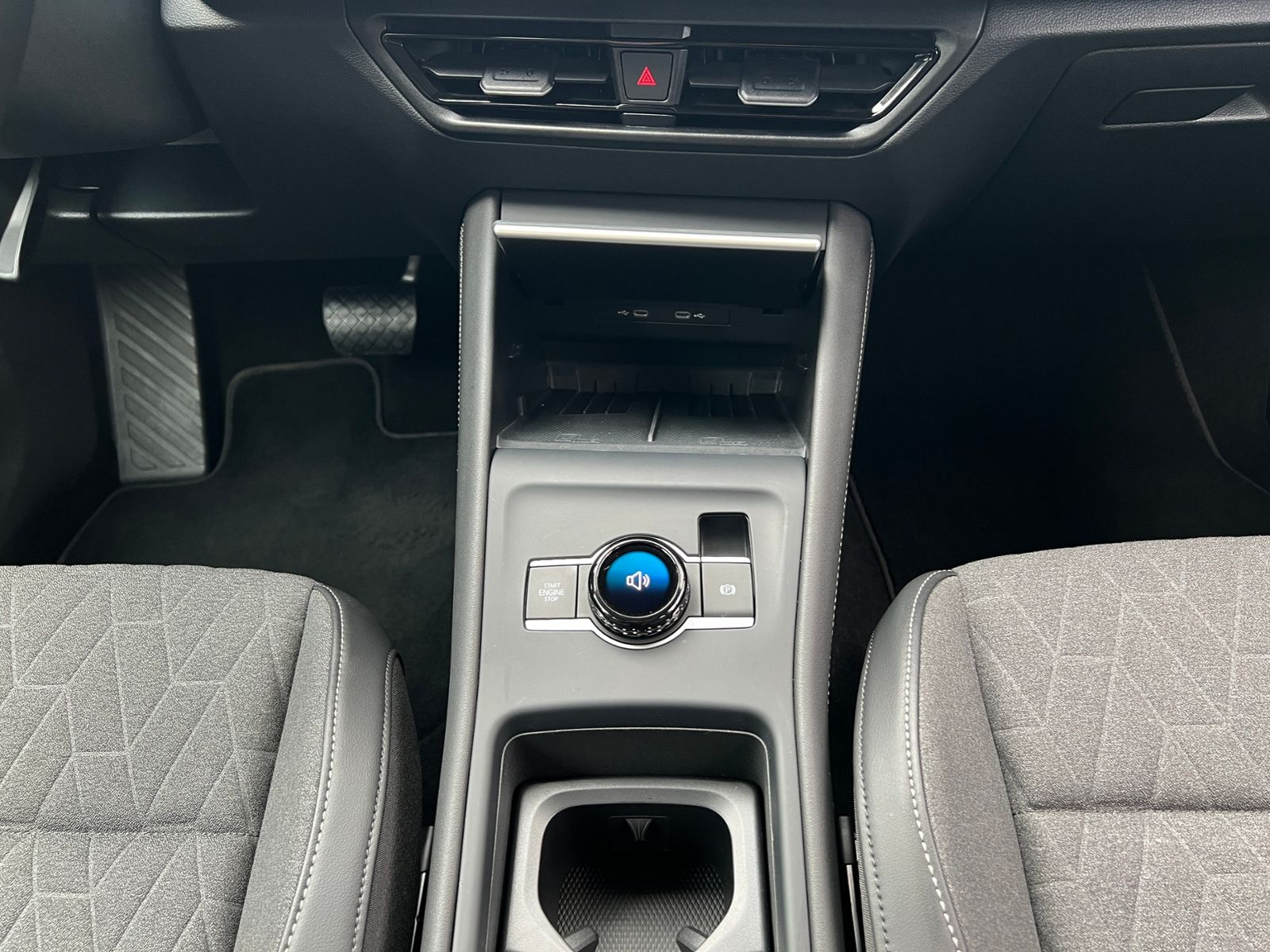 Fahrzeugabbildung Volkswagen Tayron Life 1.5 eTSI DSG *AHK,7-Sitzer,LED,Kamer