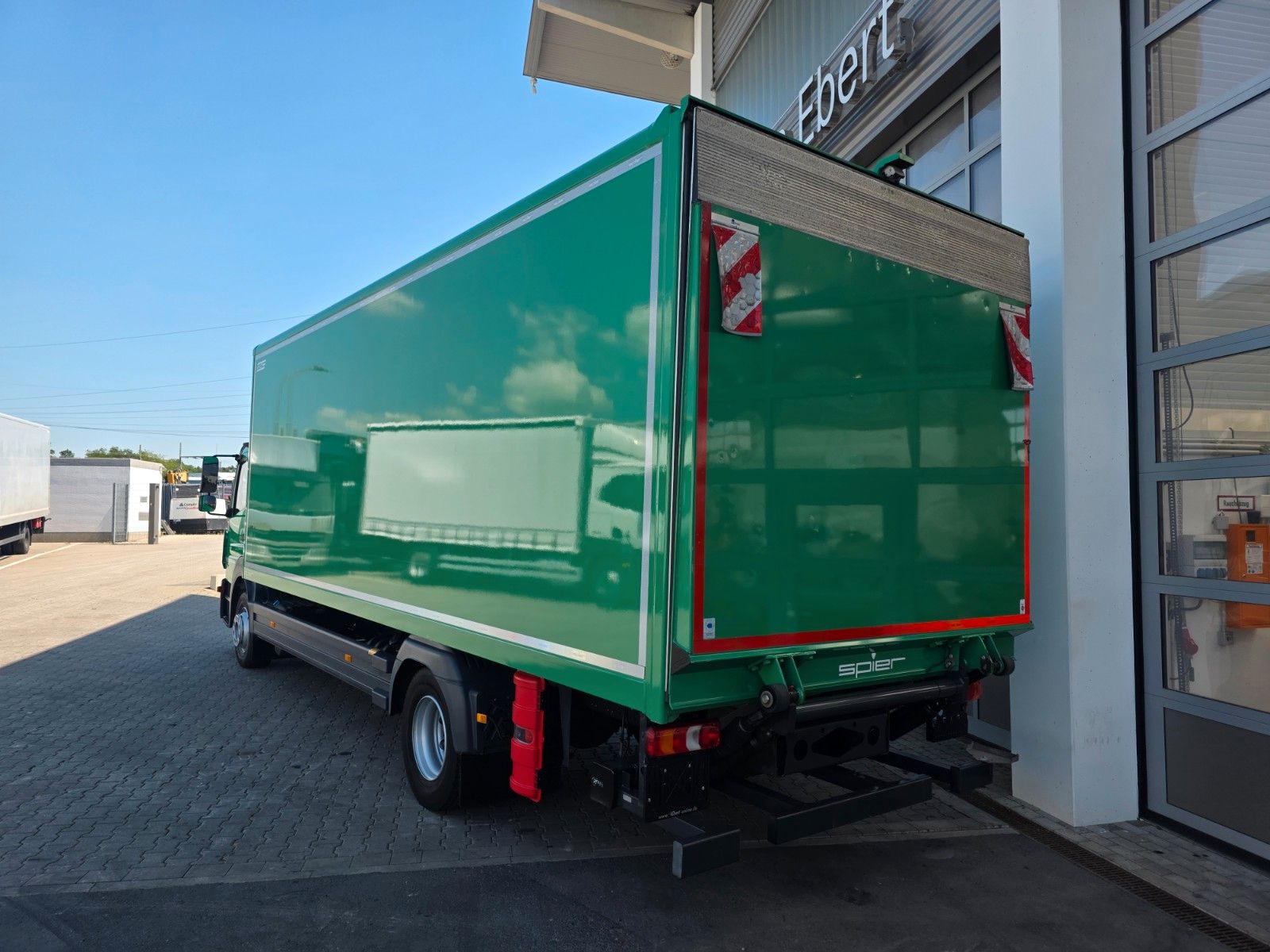 Fahrzeugabbildung Mercedes-Benz Atego 1524 L 4x2 LBW Palfinger 2.000kg Tür Klima
