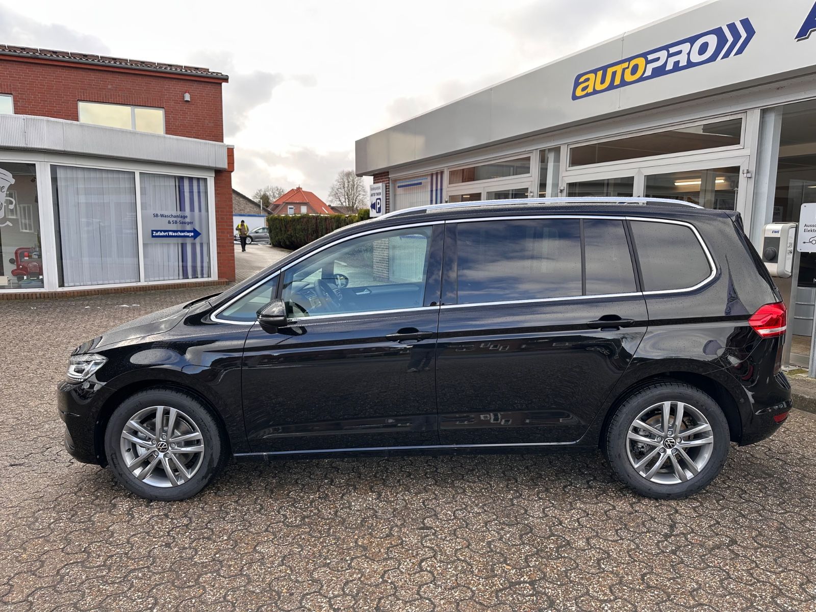 Fahrzeugabbildung Volkswagen Touran Comfortline 1.5 TSI DSG AHK/LED/Navi/SHZG