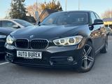 BMW 118i 5trg Sport Line Navi Leder LED PDC MFL Shz - BMW 118 mit Benzin-Antrieb: Schwarz, Leder