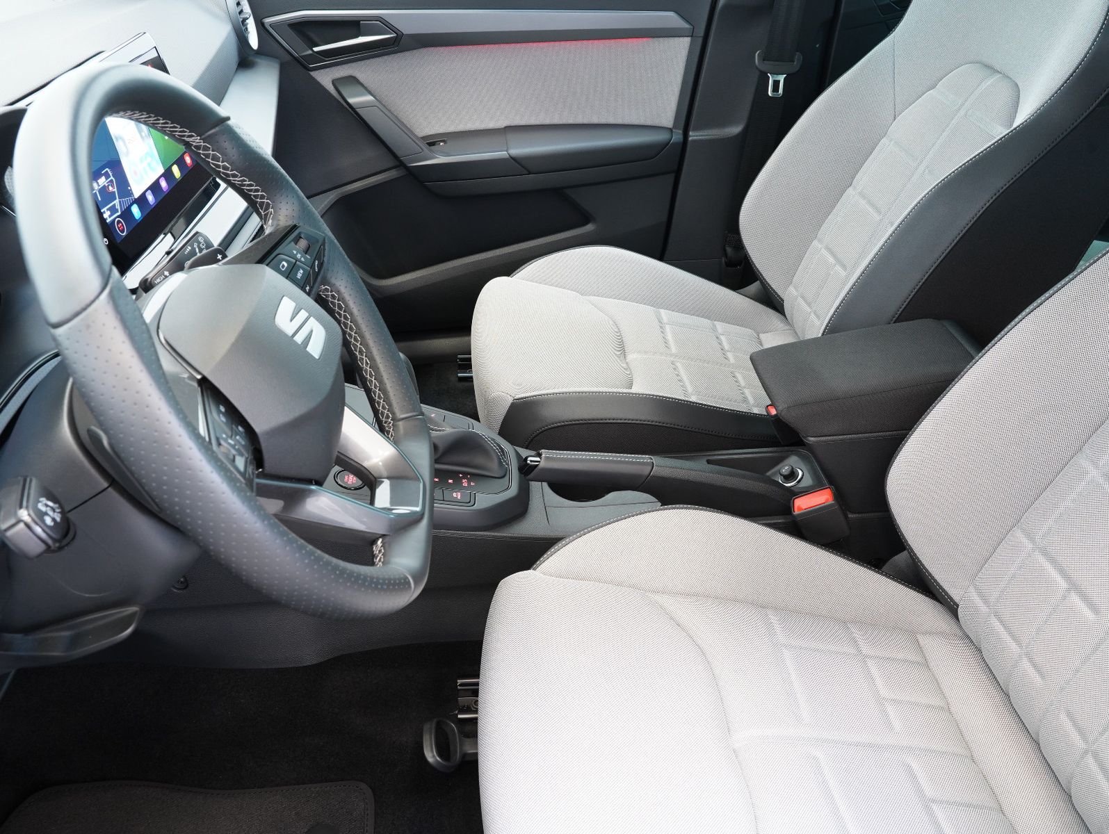 Fahrzeugabbildung SEAT Arona 1.5 TSI 110 kW FR Black Edition