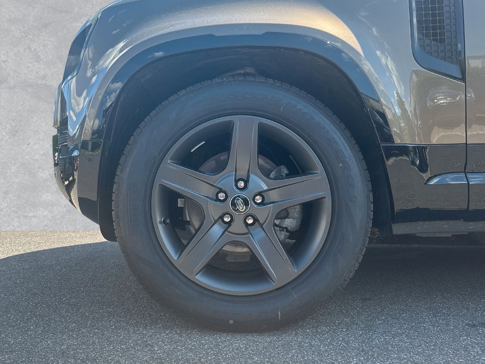 Fahrzeugabbildung Land Rover Defender 110 D250 X-Dynamic SE