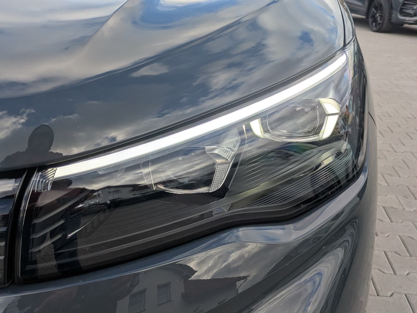 Fahrzeugabbildung Volkswagen Tiguan 2.0 TDI 4M R-Line PANO*H&K*AHK*MATRIX*20"