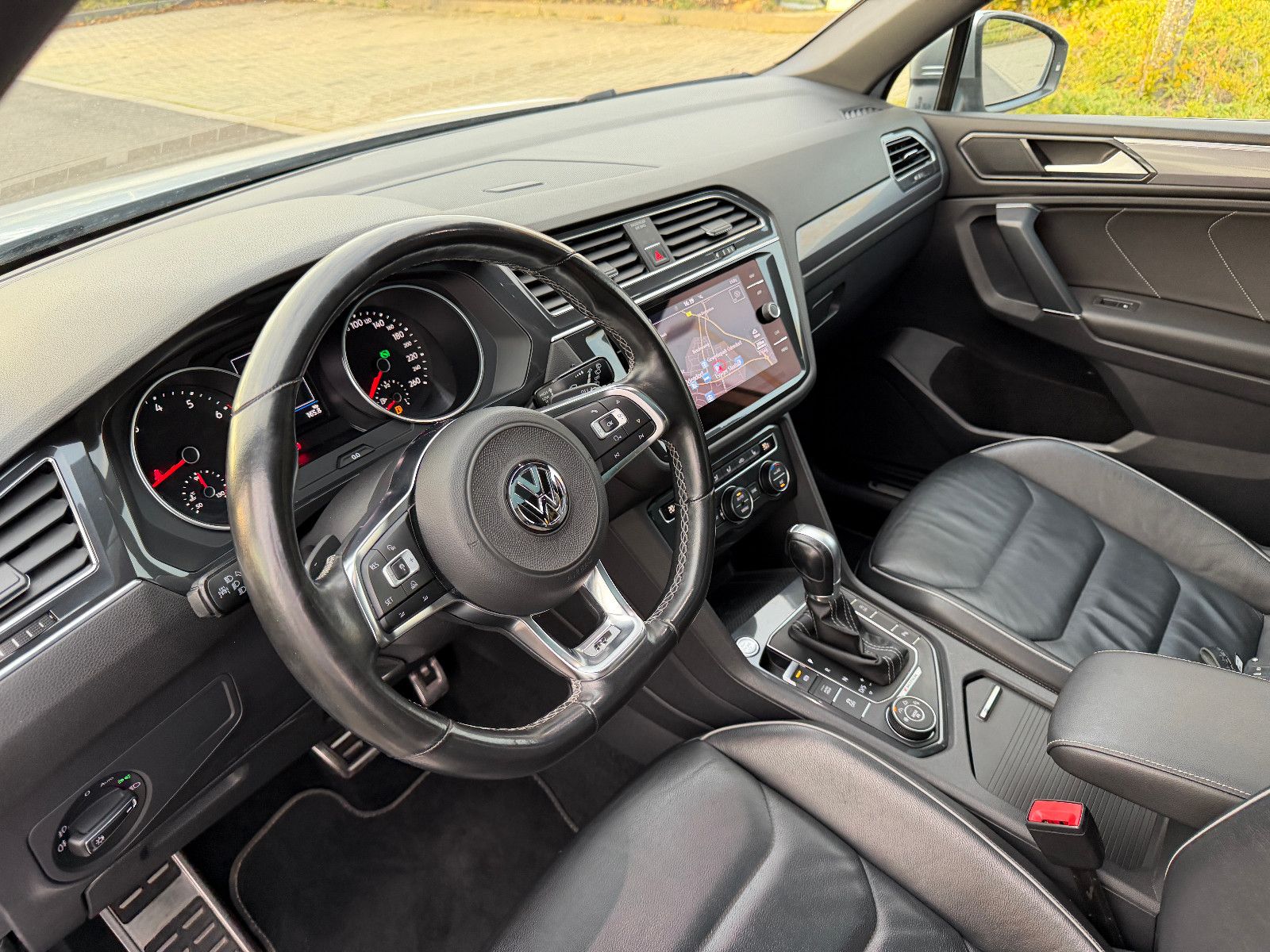 Fahrzeugabbildung Volkswagen Tiguan Allspace Highline 4Motion/R-LINE/PANO/LED