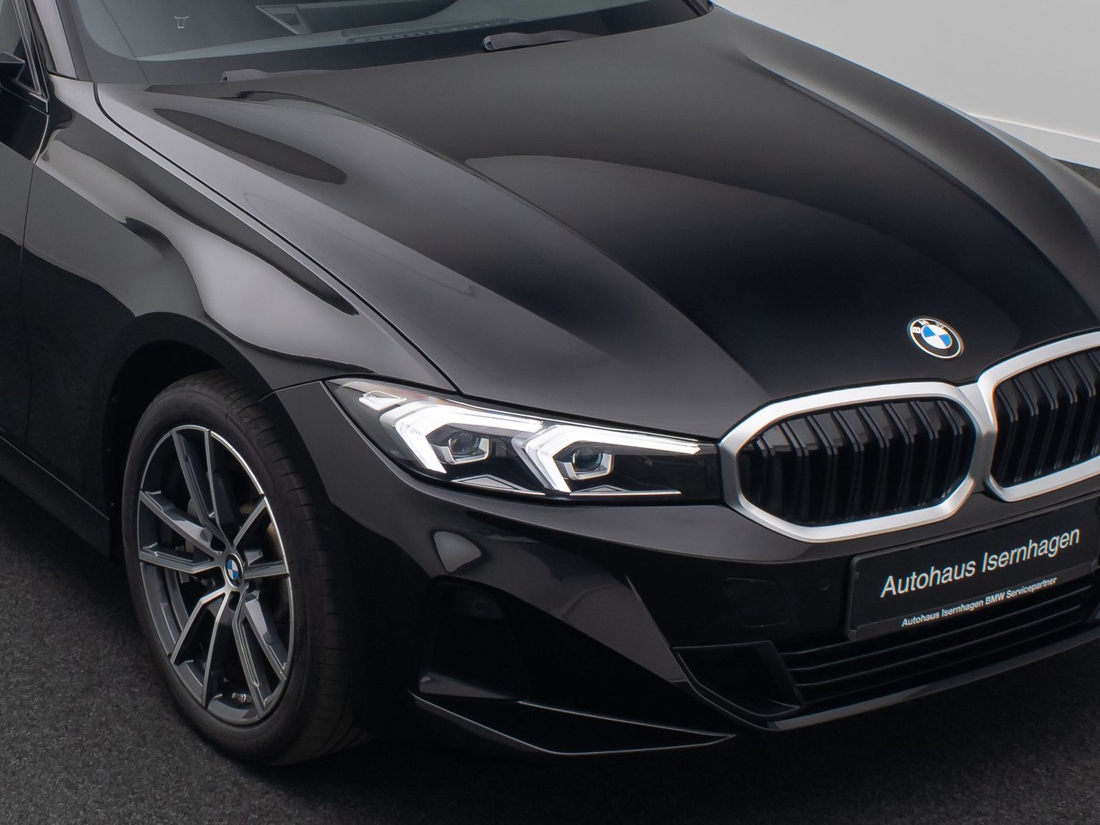 Fahrzeugabbildung BMW 330i GeschwindigReg DAB Komfort HiFi Leder 18Zol