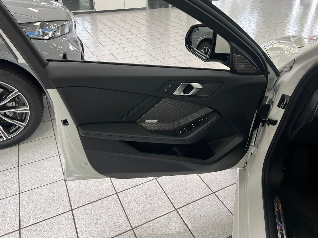 BMW 120 M-Sport*HUD*H-K*ACC*KEYL*SHADOW*TOTW*360°