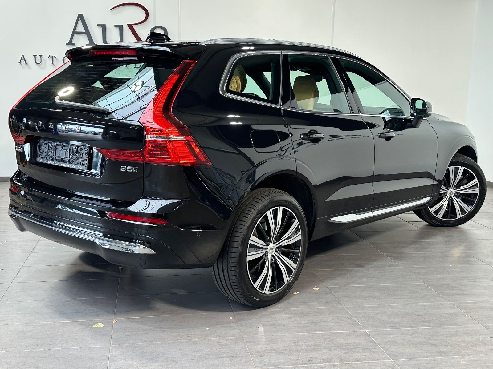 Fahrzeugabbildung Volvo XC60 B5 B AWD Ultimate Bright NAV+LED+PANO+AHK
