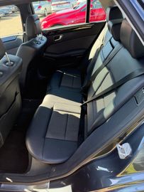 Mercedes E 220 - 12