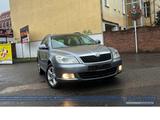 Skoda Octavia 1.2 TSI Family*SHZ*PDC*Aux*Tempo*RadioCD - Skoda Octavia aus 2012 mit Benzin-Antrieb: Kombi