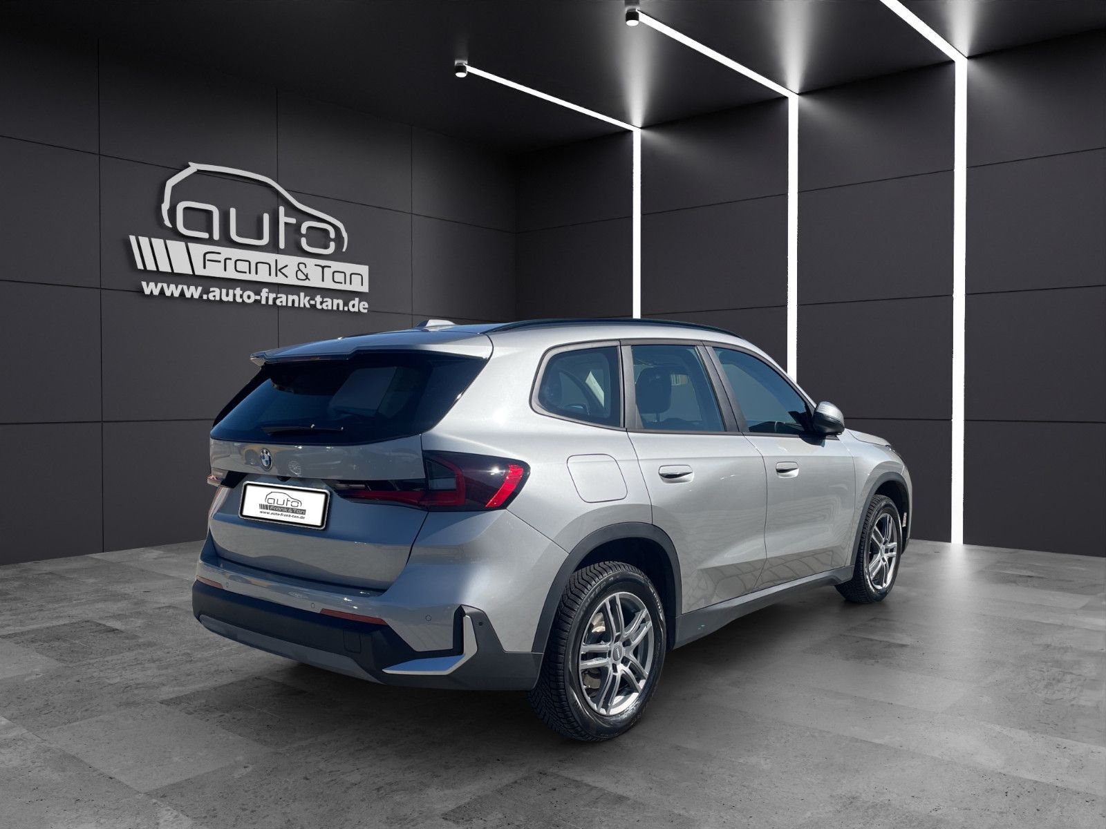 Fahrzeugabbildung BMW X1 23 i xDrive Shadow*Shzg*Pano*Navi*Cam