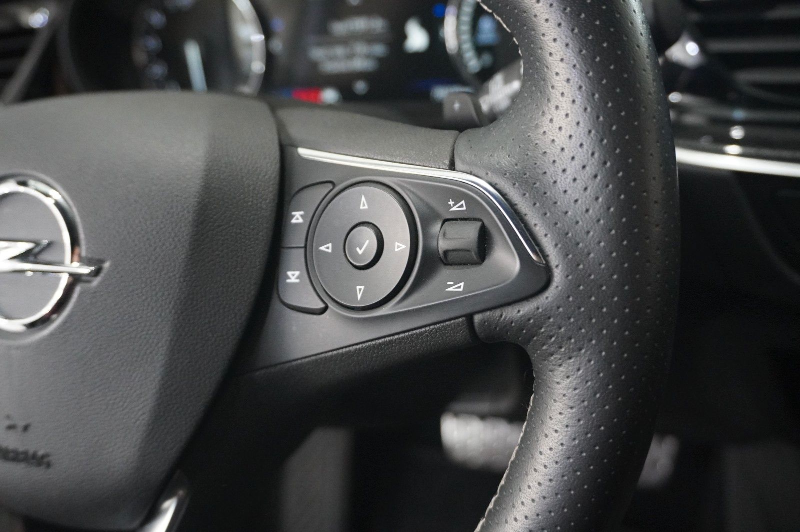 Fahrzeugabbildung Opel Insignia B ST 2.0D ULTIMATE NAVI/LED/OPC/VIRTU.