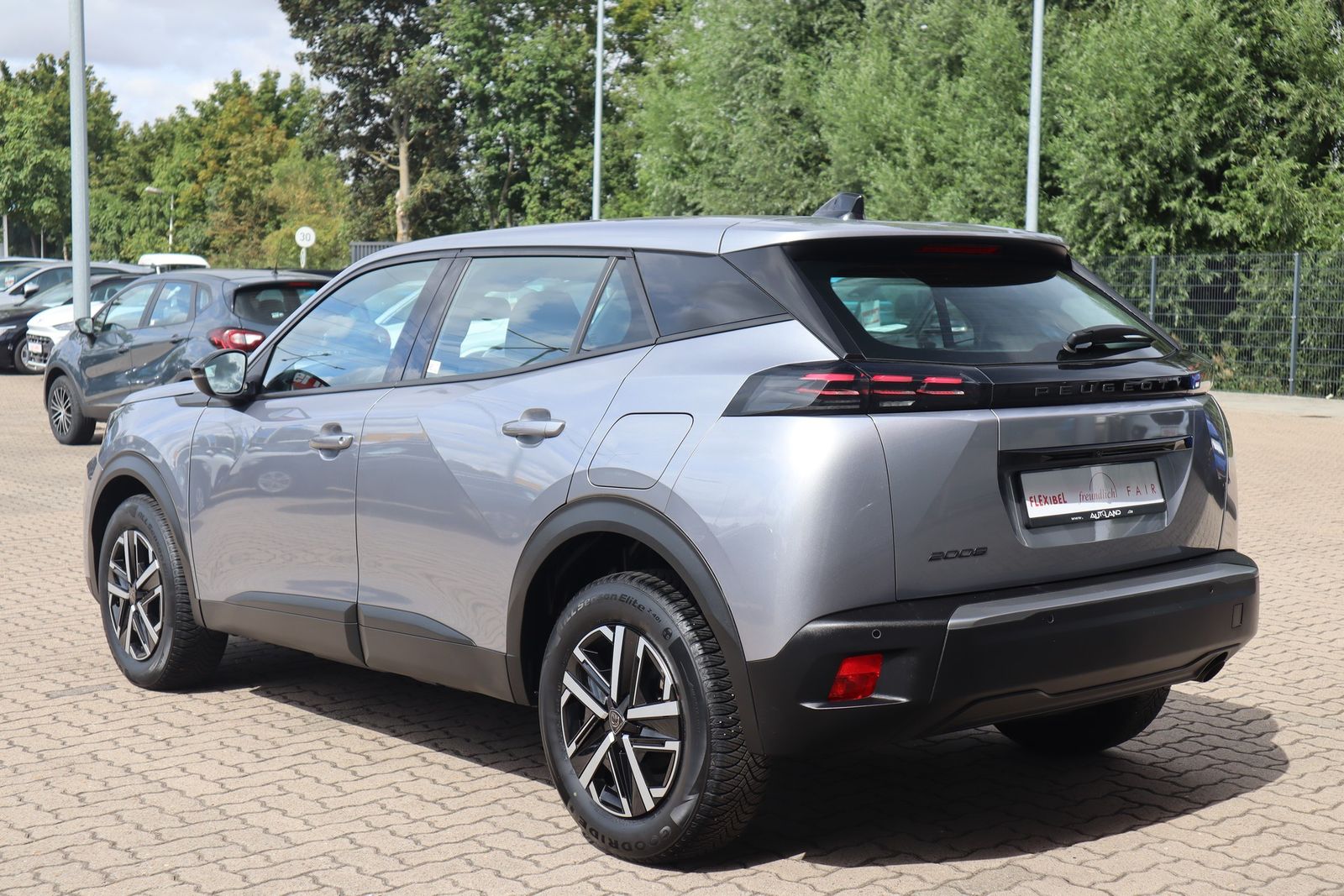 Peugeot 2008 1.2 PureTech LED Navi Kamera Tempomat imagem 3