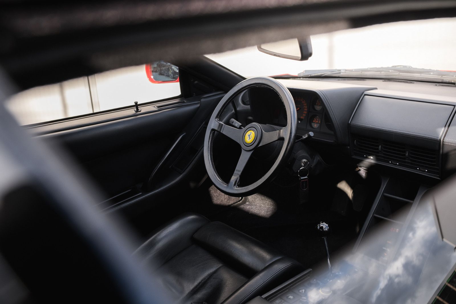 Fahrzeugabbildung Ferrari Testarossa - 2. Hd.- wenig KM - dt. Auto - TOP!
