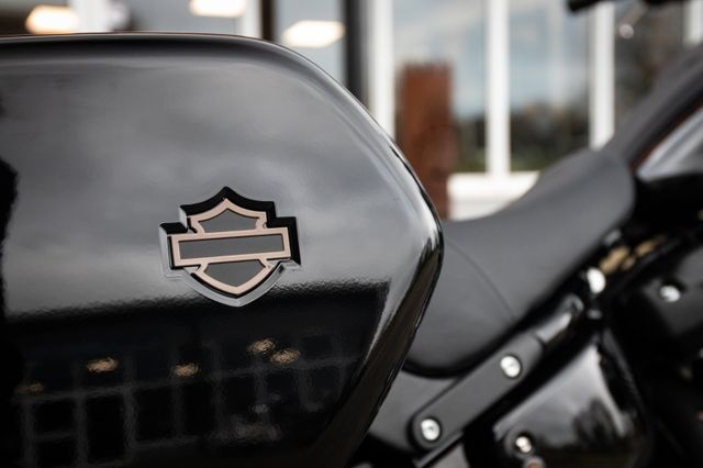 Fahrzeugabbildung Harley-Davidson FXLRST LOW RIDER ST 117 MY23 - VORBESTELLEN