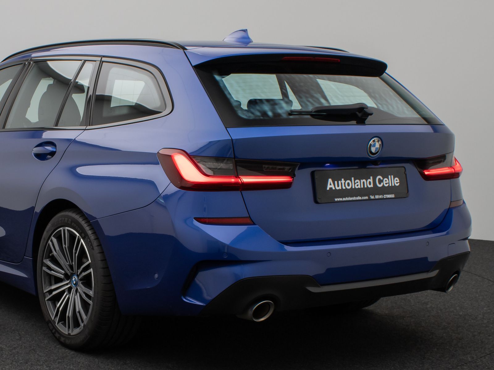 Fahrzeugabbildung BMW 330e  M Sport Panorama Laser Kamera HUD HiFi