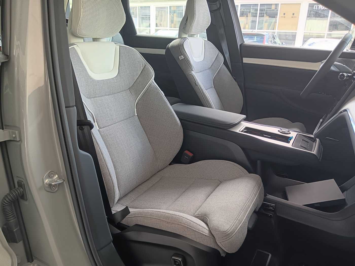 Fahrzeugabbildung Volvo EX90 Twin Performance AWD Ultra 7-Sitzer