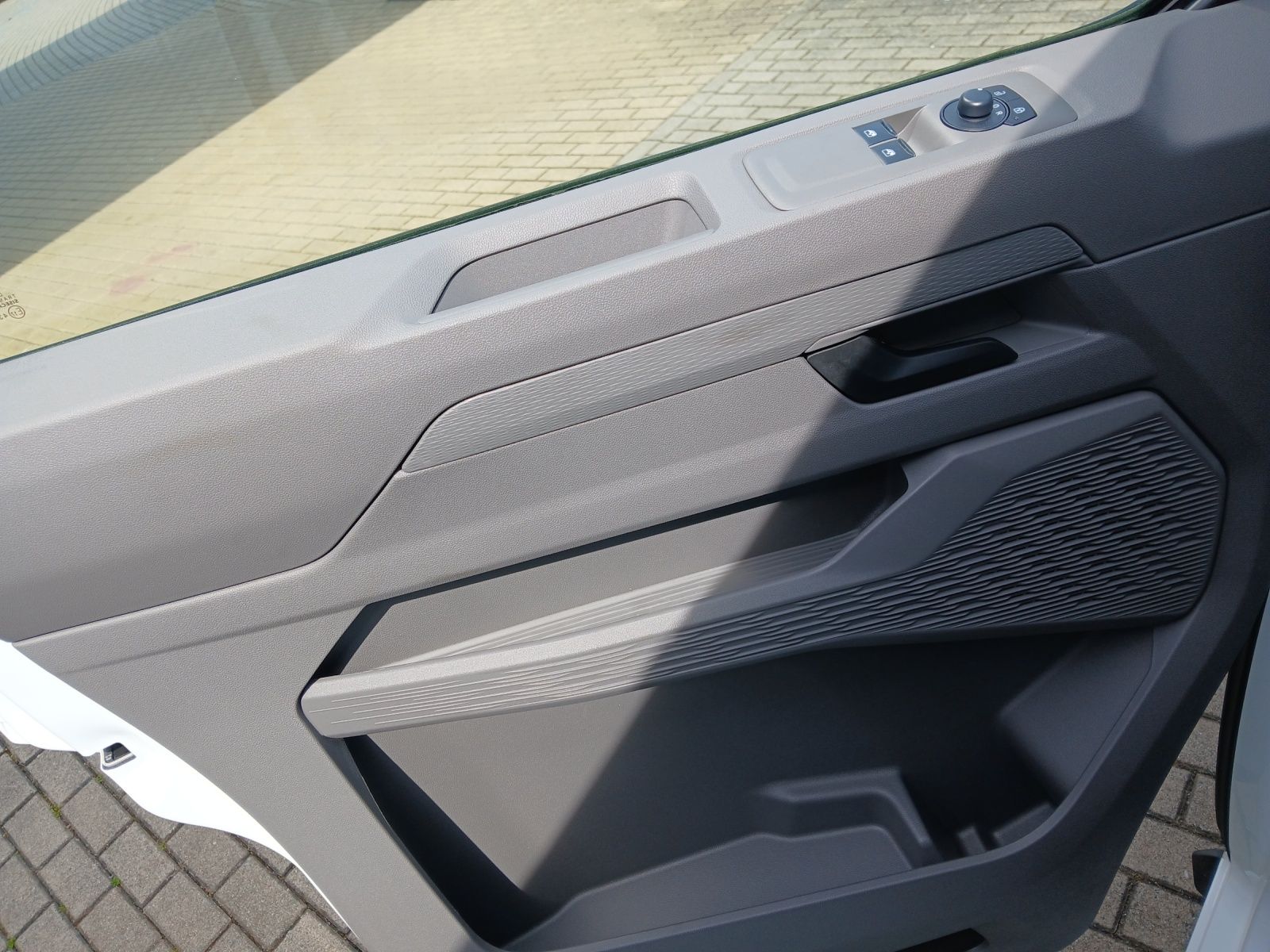 Fahrzeugabbildung Volkswagen T7 e-Transporter Kasten BEV 100 kW LR AHK, REAR