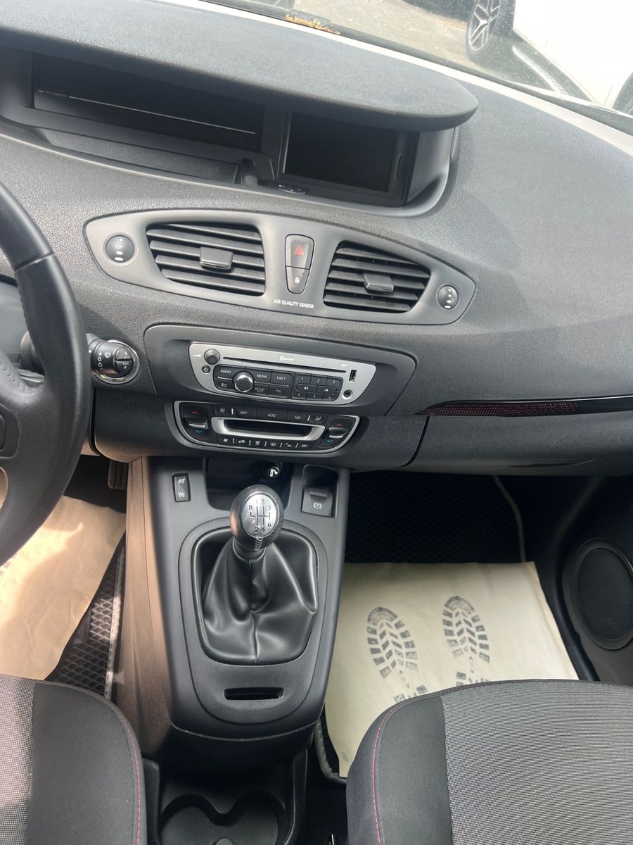 Fahrzeugabbildung Renault Scenic III Paris