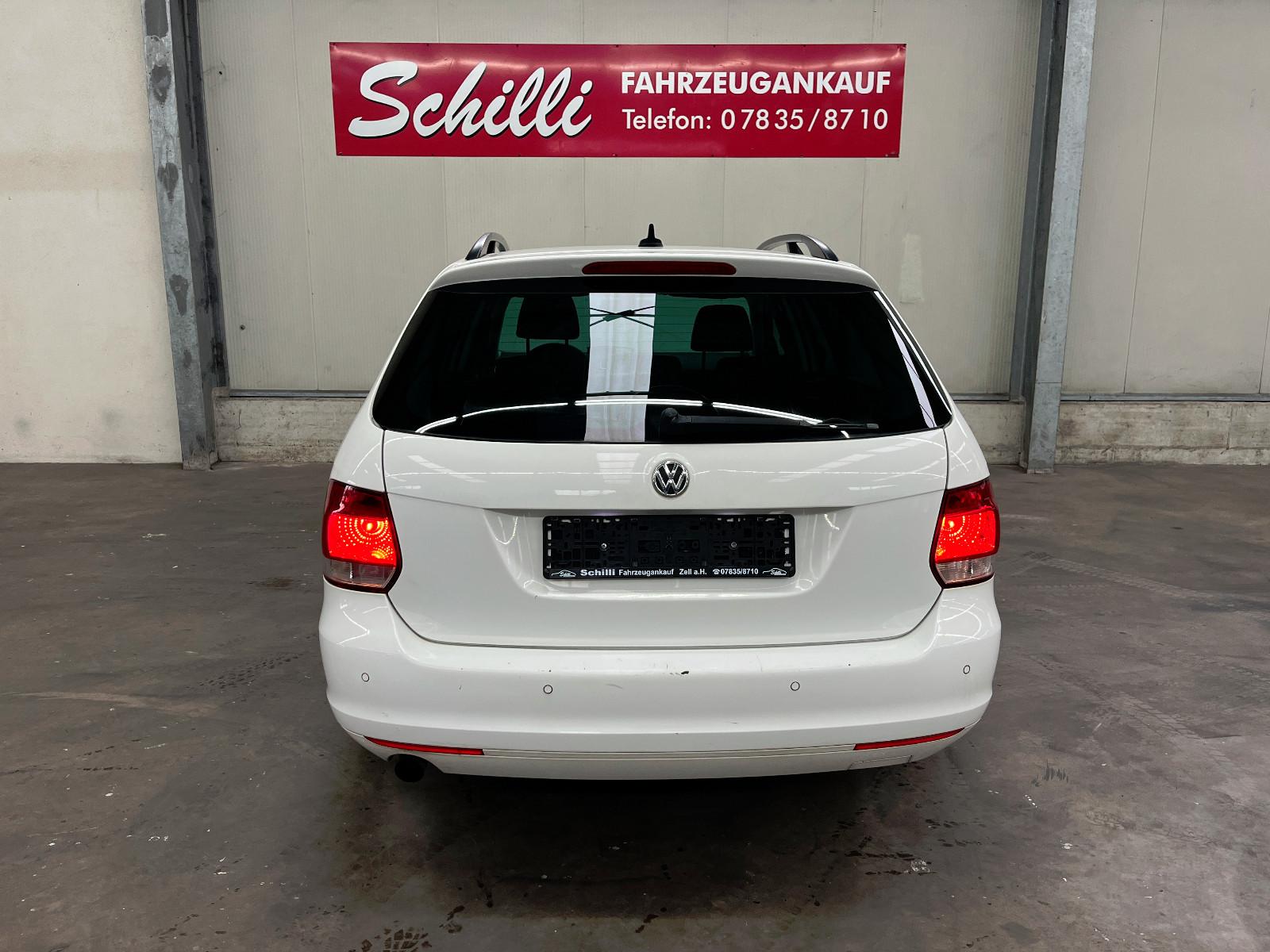 Volkswagen Golf 2013 — interior