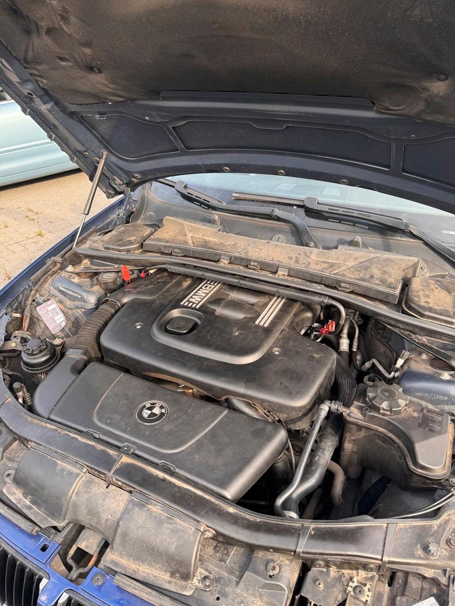 BMW 318 2007 — photo 11