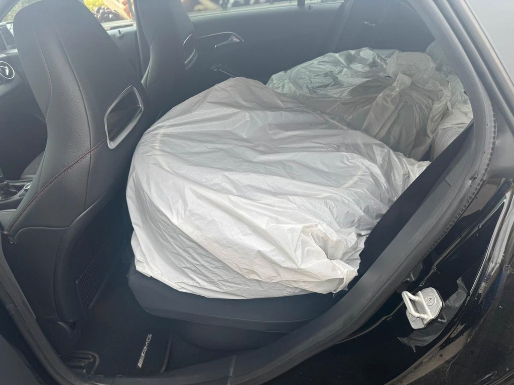 MERCEDES-BENZ CLA 250 9