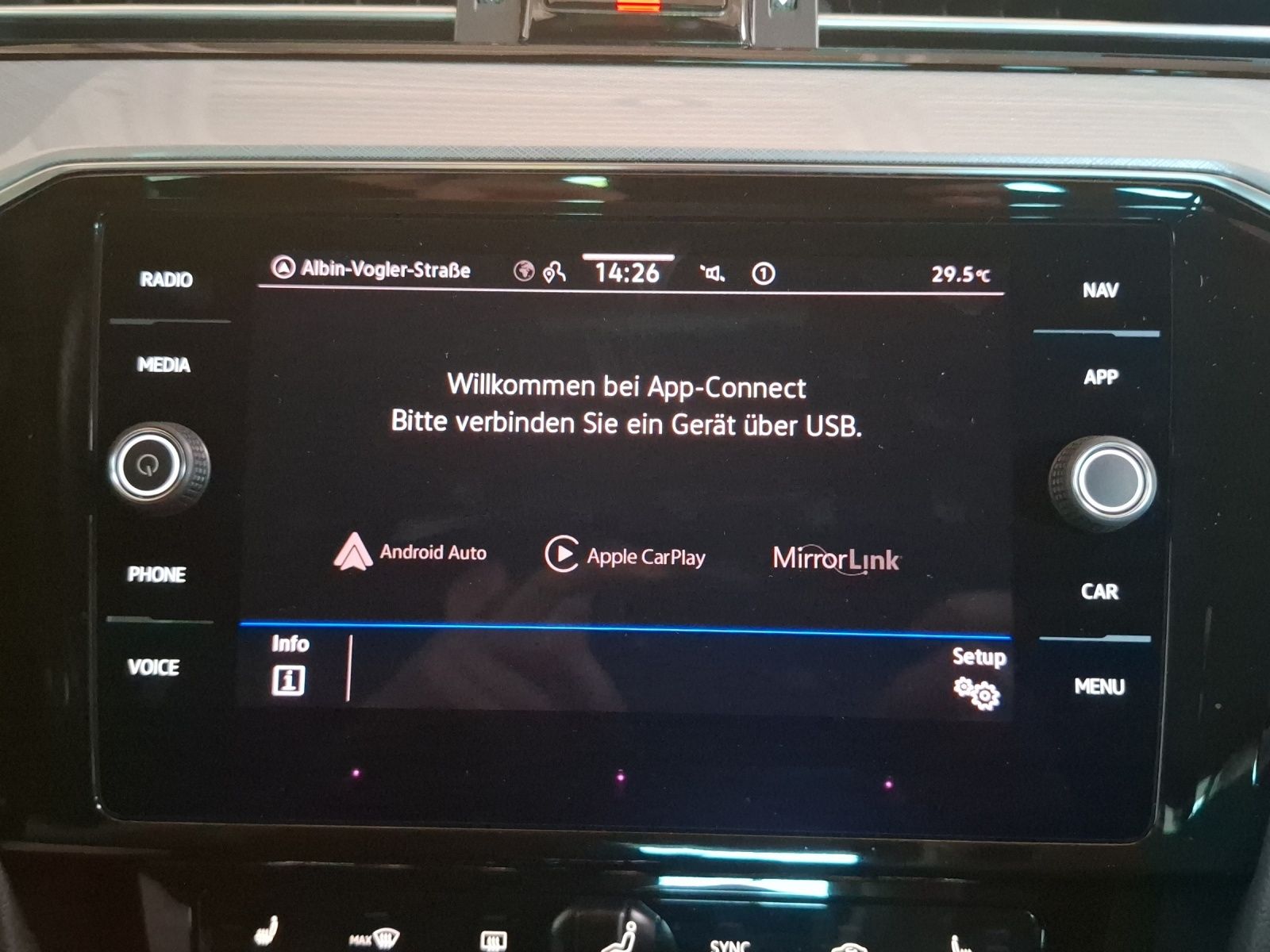 Fahrzeugabbildung Volkswagen Passat Variant GTE DSG Standhzg. Matrix AHK Navi