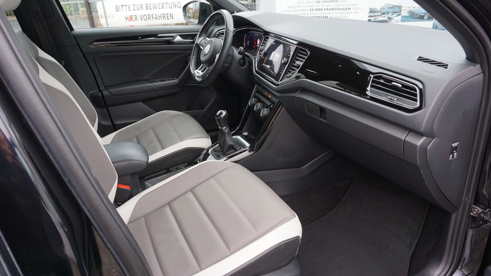 Fahrzeugabbildung Volkswagen T-Roc Style, Leder, Kamera, Black Edition, LED