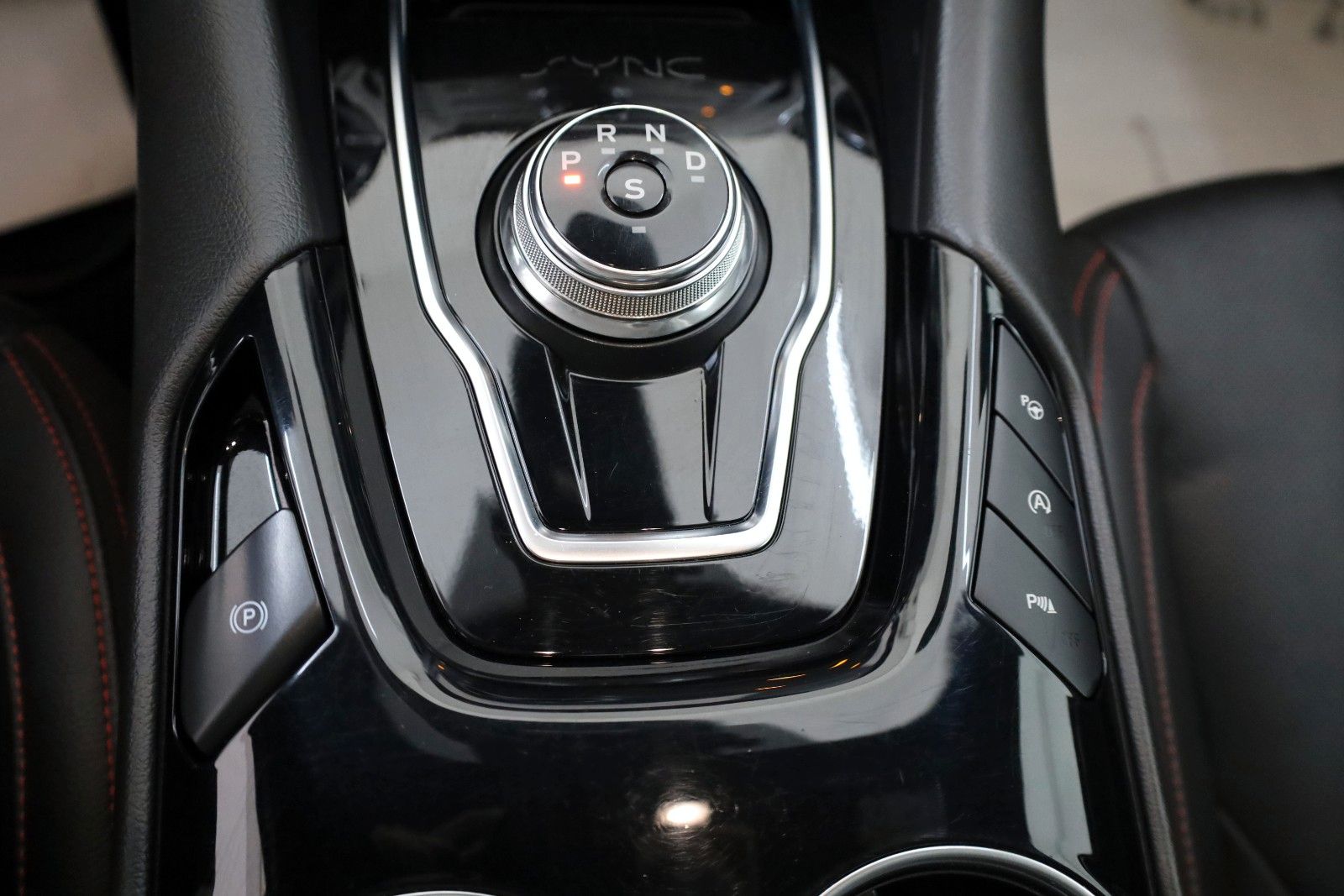 Fahrzeugabbildung Ford Mondeo Turnier ST-Line Leder,Navi,Panorama,AHK