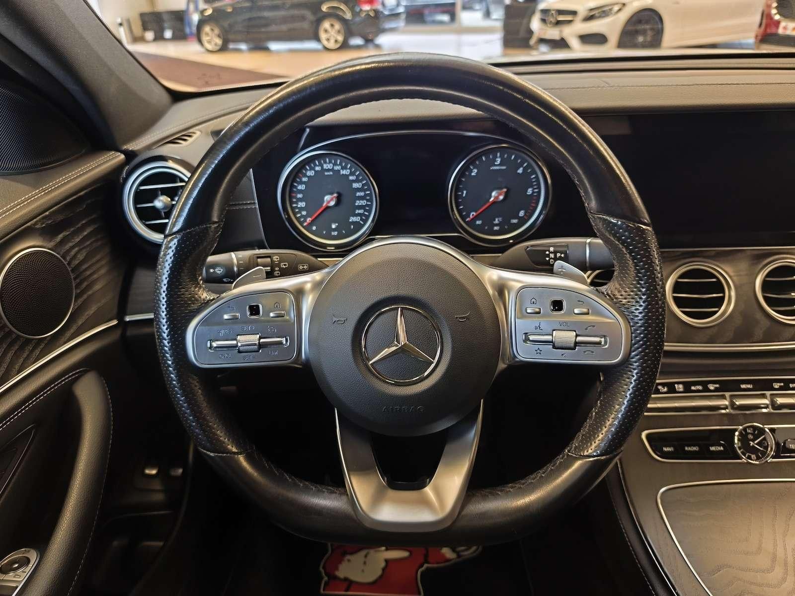 Fahrzeugabbildung Mercedes-Benz 300d AMG Line/Navi/S-Dach/Spur/DAB/Ahk 180 kW...