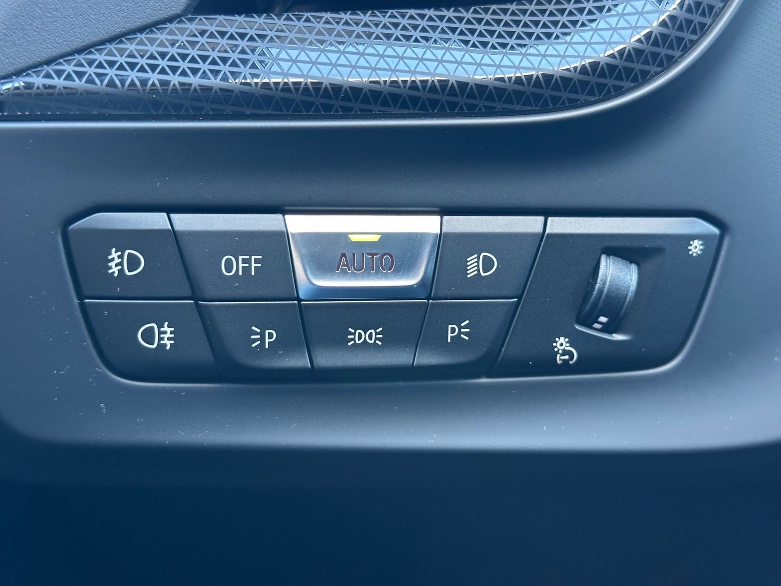 Fahrzeugabbildung BMW 118 i M-Sport NAV+LED+KAMERA+H&K+DA