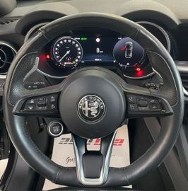Alfa-Romeo Stelvio - 11