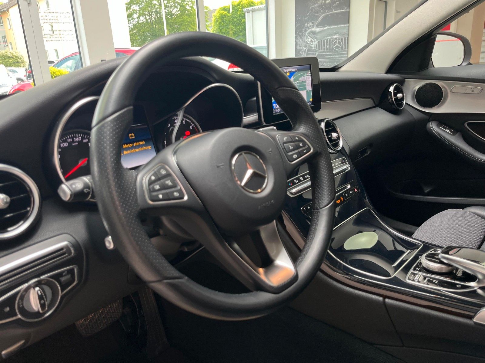 Fahrzeugabbildung Mercedes-Benz C 180 CGI Avantgarde*Schiebedach*LED*Navi*PDC*