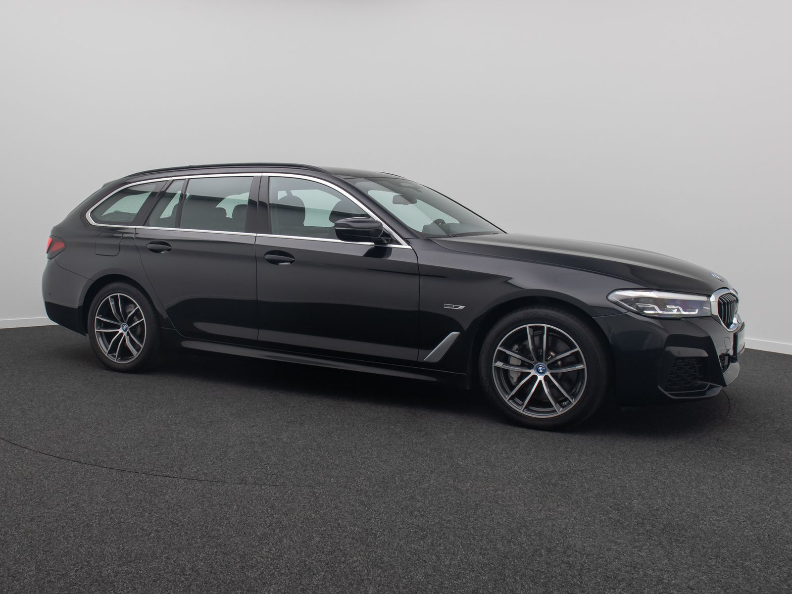 Fahrzeugabbildung BMW 530e xD M Sport Kamera DAB HiFi ACC AHK 4xKlima
