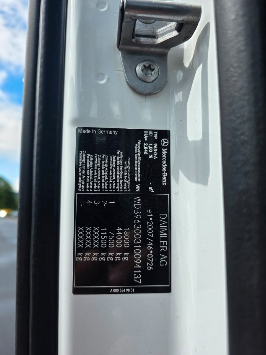 Fahrzeugabbildung Mercedes-Benz Actros 1833 L Retarder 2x Bett LBW Bär 1.500kg