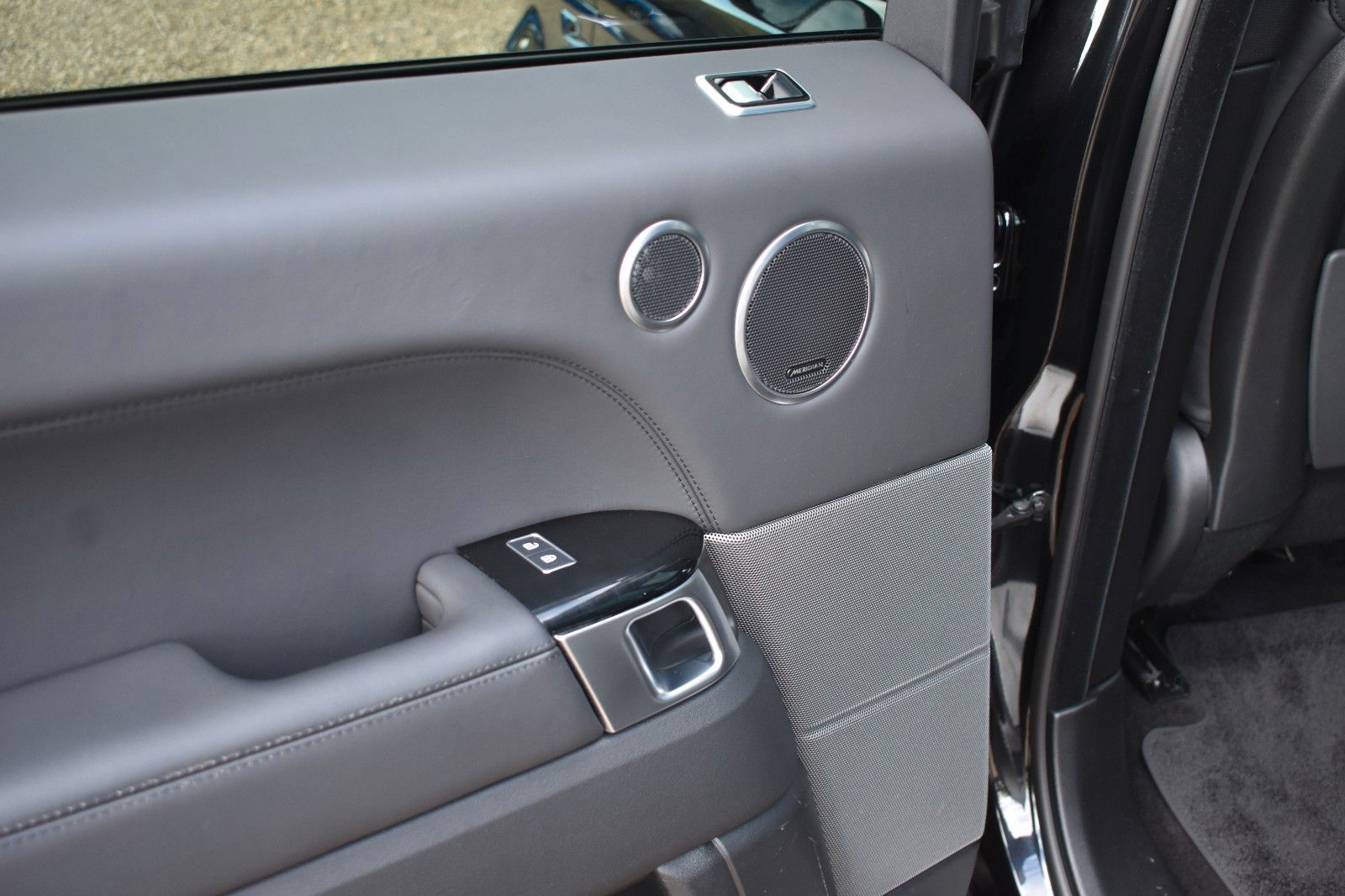 Fahrzeugabbildung Land Rover Range Rover Sport HSE P400 Dynamic Stealt Black