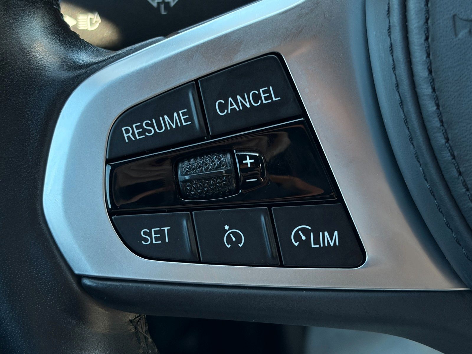 Fahrzeugabbildung BMW 118i M Sport Autom SHZ LHZ Hifi Amb Navi CarPlay