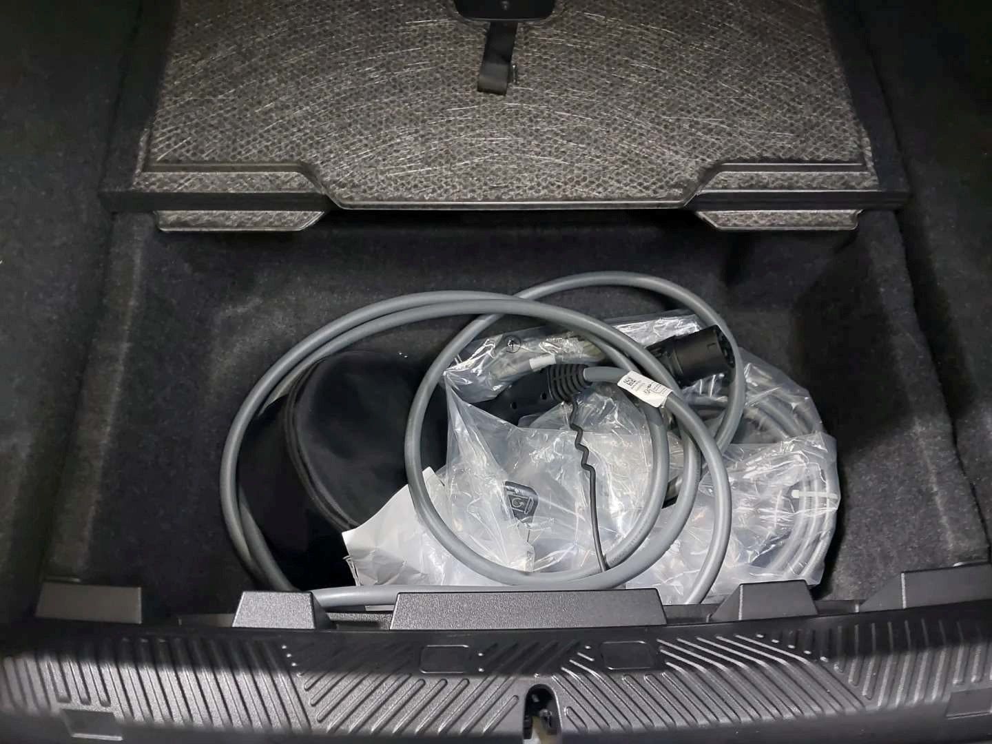 Fahrzeugabbildung BMW i5 xDrive40 M Sportpaket, Aktive Sitzbelüftung v