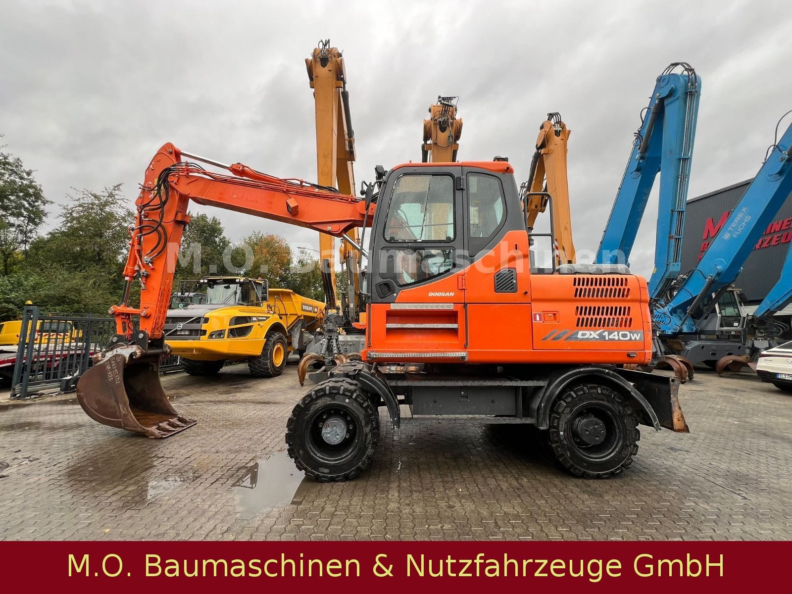 Fahrzeugabbildung Doosan DX 140W-3/Umschlagbagger/Vollgummibagger