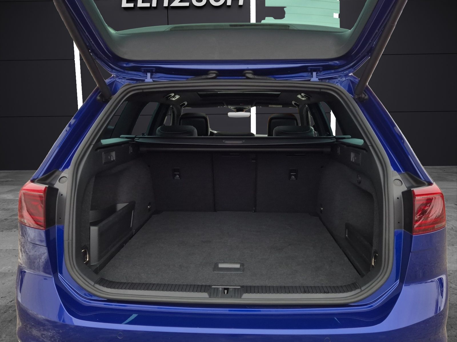 Fahrzeugabbildung Volkswagen Passat Variant TDI R-Line DSG 4Mo Standhzg Matri