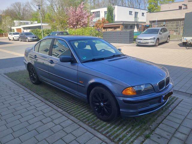 BMW E46 320i*AUTOMATIK*KLIMA*ALU*2.HAND*TÜV 06/2025*