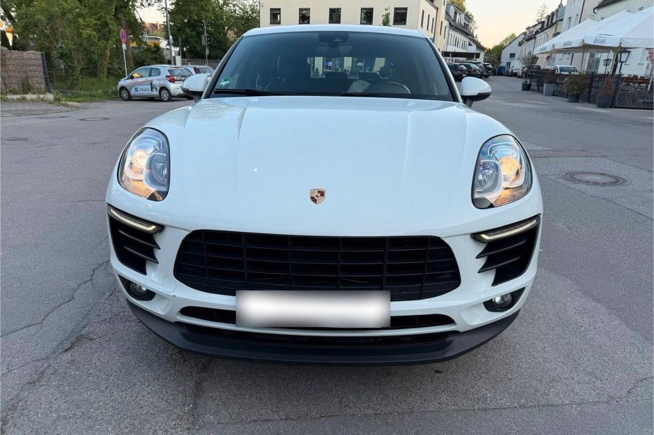 PORSCHE Macan