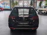 Volkswagen Passat Variant 2.0 TDI SCR DSG Elegance - mit Diesel-Antrieb: Kombi, Automatik, 2.0