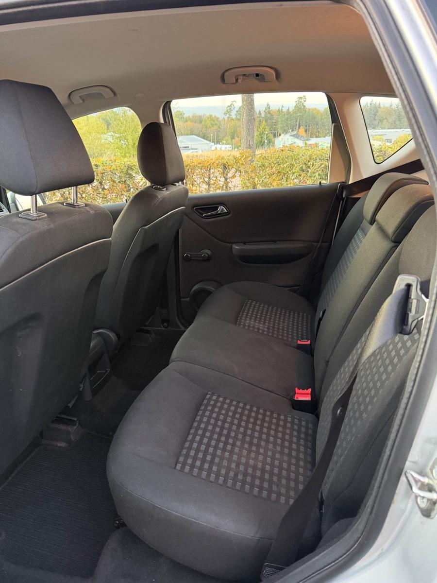 Mercedes-Benz A160 2011 — photo 11