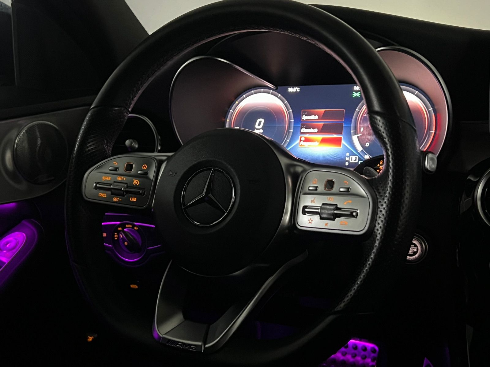 Fahrzeugabbildung Mercedes-Benz C 300 Lim. AMG-LINE/360*/BURMESTER/WIDESCREEN