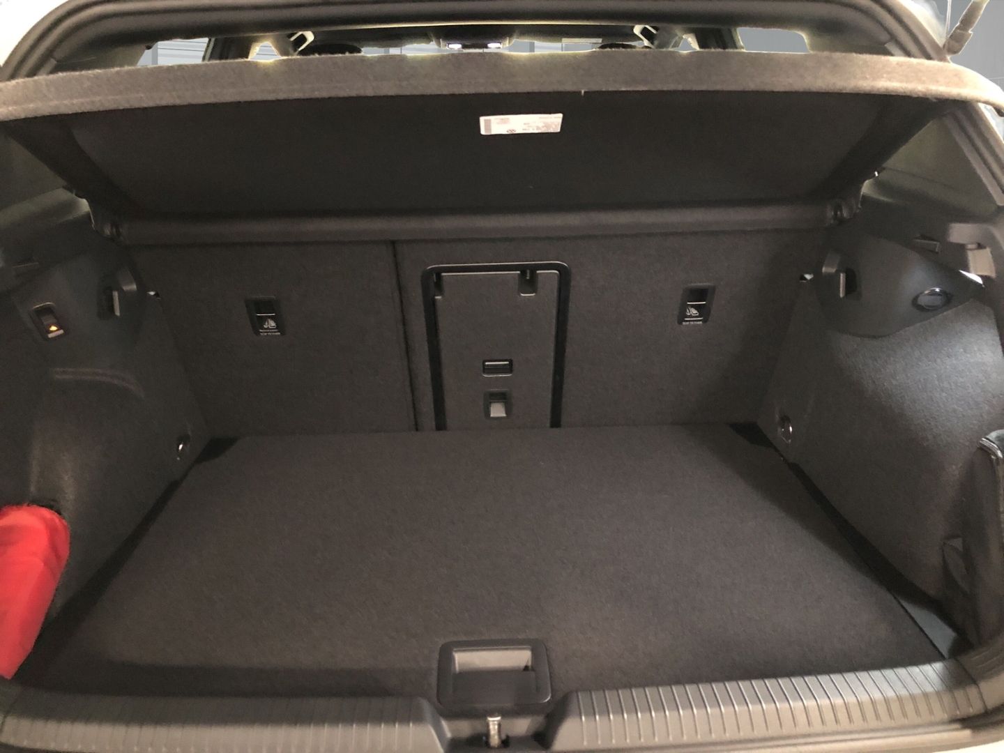 Fahrzeugabbildung Volkswagen Golf R-Line -Line 1.5 eTSI DSG Sportpaket HUD AH