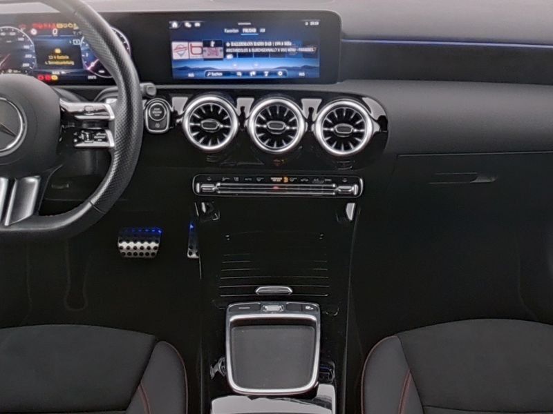 Fahrzeugabbildung Mercedes-Benz A 200 Limo*AMG*Bumester*Pano*360*Night*Multibeam