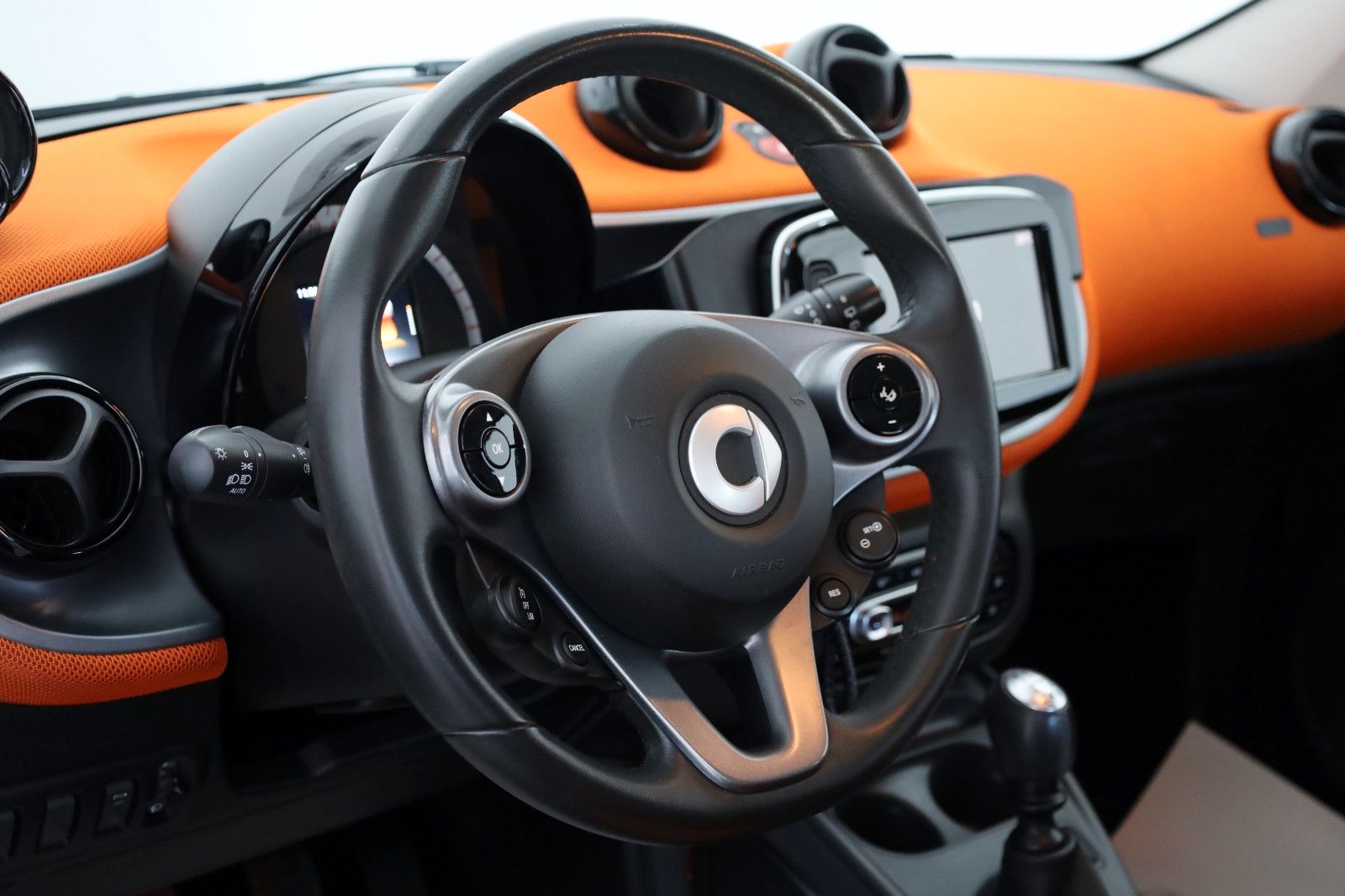 Fahrzeugabbildung Smart ForFour Passion Navi,SH,PDC, Allwetterreifen