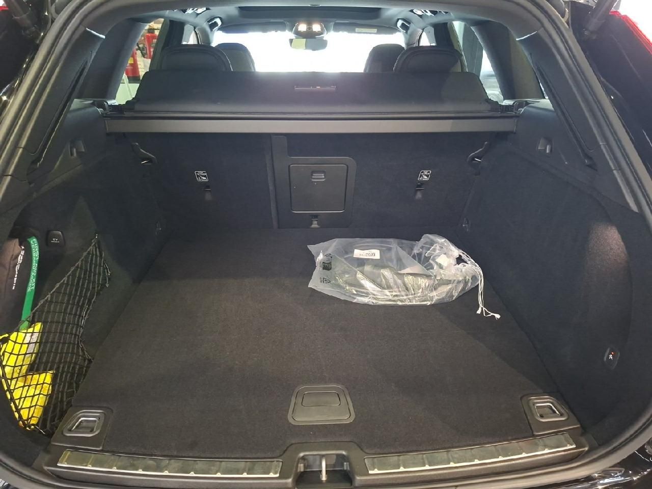 Fahrzeugabbildung Volvo XC60 T8 AWD Ultra Black Edition Recharge Plug-In