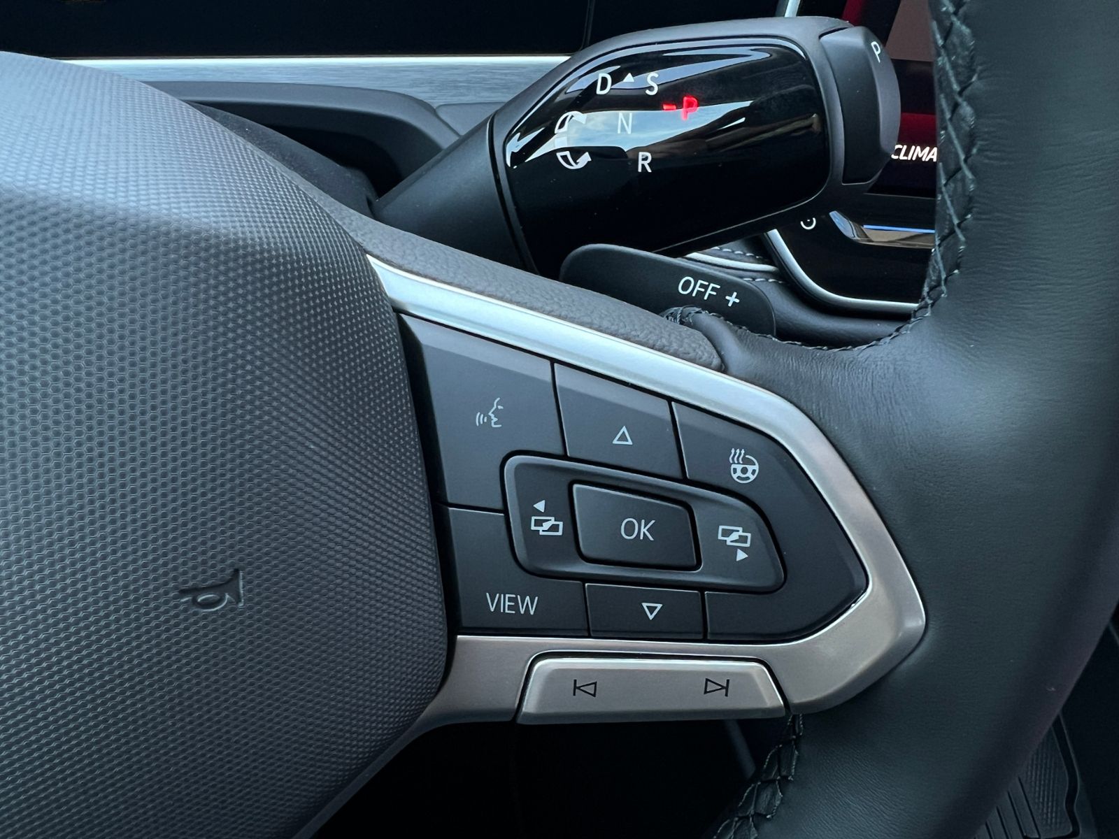 Fahrzeugabbildung Volkswagen Passat Variant Elegance 1.5 eTSI DSG *AHK,IQ-Lig