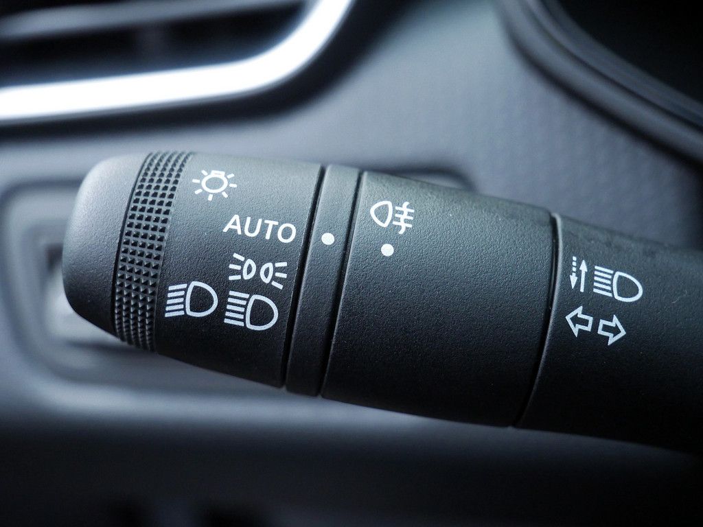 Fahrzeugabbildung Renault Clio Intens TCe 90 KLIMA KEYLESS PDC KAMERA LED